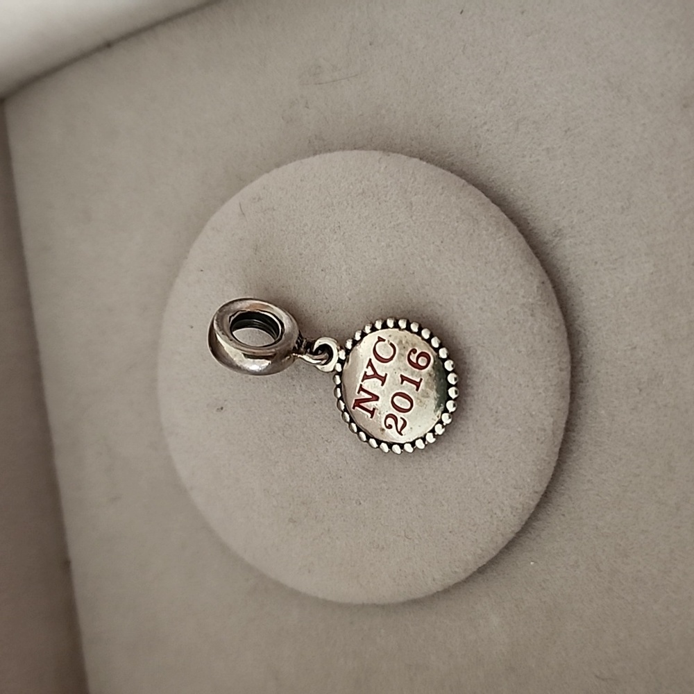 Pandora NYC 2016 charm